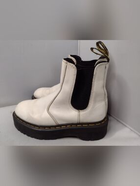 Dr. Doc Martens 2976 White Leather Chelsea Ankle Boots Womens Size 8 Pull-On A6